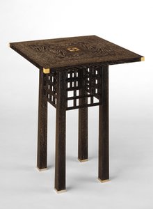 Bord, 1904 (ebonisert eik med hvitt fyllstoff, buksbominnlegg og sølvbelagte fester)