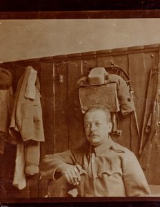 Album "Min verdenskrig - minner fra den sørvestlige fronten i Kärnten, Italia, Trentino-Alto Adige) 31/03/1915-12/11/ 1918 - Josef Zohles Vienna ": portrett av soldat (s/hv ph) av Josef Zohles