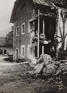 Album "Min verdenskrig - minner fra den sørvestlige fronten i Kärnten, Italia, Trentino-Alto Adige) 31/03/1915-12/11/ 1918 - Josef Zohles Vienna ": steinsprut i Valbruna (s/hv pho