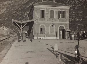 Album "Min verdenskrig - minner om den sørvestlige fronten i Kärnten, Italia, Trentino-Alto Adige) 31/03/1915-12/11/ 1918 - Josef Zohles Wien ": stasjon i Chiusaforte (s/h)