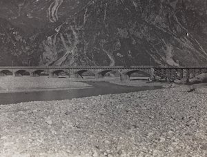 Album "Min verdenskrig - minner fra den sørvestlige fronten i Kärnten, Italia, Trentino-Alto Adige) 31/03/1915-12/11/ 1918 - Josef Zohle's Wien ": militærbro over Ta av Josef Zohles