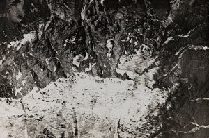 Album "Min verdenskrig - minner fra den sørvestlige fronten i Kärnten, Italia, Trentino-Alto Adige) 31/03/1915-12/11/ 1918 - Josef Zohles Wien ": luftfoto av krigssonen av Josef Zohles