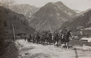 Album "Min verdenskrig - minner fra den sørvestlige fronten i Kärnten, Italia, Trentino-Alto Adige) 31/03/1915-12/11/ 1918 - Josef Zohles Wien ": soldater fra kavaleriet (b/ av Josef Zohles