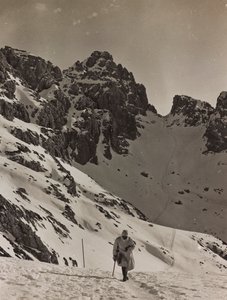 Album "Min verdenskrig - minner fra den sørvestlige fronten i Kärnten, Italia, Trentino-Alto Adige) 31/03/1915-12/11/ 1918 - Josef Zohles Vienna ": soldat i Alpene (s/hv ph)