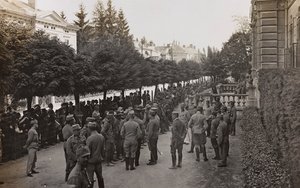 Album "Min verdenskrig - minner fra den sørvestlige fronten i Kärnten, Italia, Trentino-Alto Adige) 31/03/1915-12/11/ 1918 - Josef Zohles Wien ": soldater med mange fanger av Josef Zohles