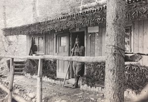 Album "Min verdenskrig - minner fra den sørvestlige fronten i Kärnten, Italia, Trentino-Alto Adige) 31/03/1915-12/11/ 1918 - Josef Zohles Wien ": Kommandokontoret (s/hv-bilde) av Josef Zohles