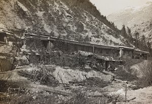 Album "Min verdenskrig - minner fra den sørvestlige fronten i Kärnten, Italia, Trentino-Alto Adige) 31/03/1915-12/11/ 1918 - Josef Zohles Vienna ": militærbrakke (s/hv-bilde) av Josef Zohles