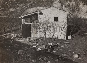 Album "Min verdenskrig - minner fra den sørvestlige fronten i Kärnten, Italia, Trentino-Alto Adige) 31/03/1915-12/11/ 1918 - Josef Zohles Vienna ": hus (s/hv-bilde) av Josef Zohles