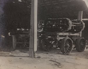 Album "Min verdenskrig - minner fra den sørvestlige fronten i Kärnten, Italia, Trentino-Alto Adige) 31/03/1915-12/11/ 1918 - Josef Zohles Vienna ": garasje Tolmezzo (s/h foto) av Josef Zohles