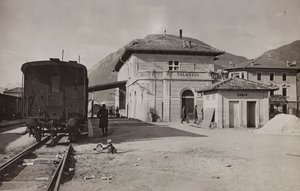 Album "Min verdenskrig - minner om den sørvestlige fronten i Kärnten, Italia, Trentino-Alto Adige) 31/03/1915-12/11/ 1918 - Josef Zohles Wien ": stasjonen i Tolmezzo (s/hv ph)