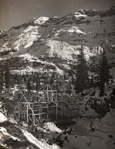Album "Min verdenskrig - minner om den sørvestlige fronten i Kärnten, Italia, Trentino-Alto Adige) 31/03/1915-12/11/ 1918 - Josef Zohles Vienna ": bygningskonstruksjon (s/hvitt) av Josef Zohles