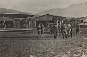 Album "Min verdenskrig - minner fra sørvestfronten (Kärnten, Italia, Sør-Tirol) (Min verdenskrig - minner fra sørvestfronten i Kärnten, Italia, Trentino Alto Adige) 31 / III / 1915-12 / XI / 1918 - Josef Zohles Wien ": flyplass (s/h av Josef Zohles