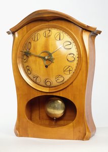 En peisklokke av Joseph Maria Olbrich
