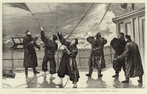 Gjennom et Head Sea signaliserer H M S Aurora et merkelig seil