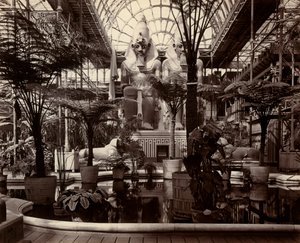 Crystal Palace i London: interiøret i det nordlige transeptet, ca. 1870 (s/hvitt-bilde)