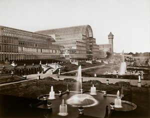 Crystal Palace i London: hagene og fontenene, ca. 1870 (s/hvitt-bilde)