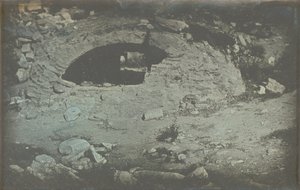 Athens. T.[emple] de Min.[erve] Poliade (1er planer) / [Sisterneåpning ved foten av Erecteion, Akropolis, Athen.