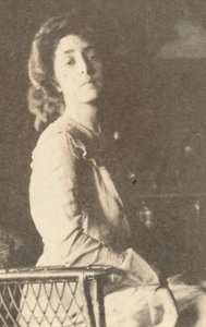 Mercedes de Cordoba, c. 1900.    1162479   no       norwegian Successfully Translated  Original: Bird Facing Left on Flowering Twig Translat: Bird Facing Left on Flowering Twig 1316454 no norwegian Successfully Translated Original: The Legendary Empress Ji