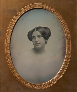 Ung kvinne med hår stylet i to boller, 1850-tallet. Skapere: Josiah Johnson Hawes, Albert Sands Southworth.