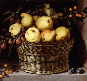 En flettet kurv med frukt på en steinhylle,
