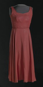 Kostymekjole til Lady in Red fra for fargede jenter... på Broadway, 1976-1978. av Judy Dearing