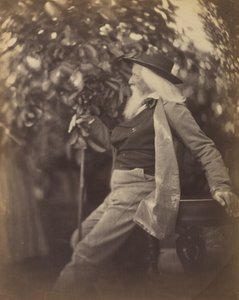 Charles Hay Cameron, Esq., i hagen hans ved Freshwater, 1865-67. av Julia Margaret Cameron
