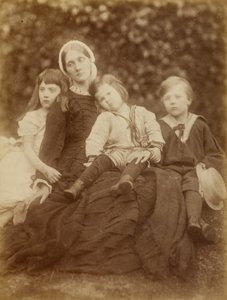 Mrs. Herbert Duckworth med Florence Fisher, George Duckworth og Herbert Fisher av Julia Margaret Cameron