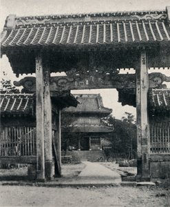 Portene til Tanjo-ji-tempelet, dedikert til Nichiren, c1900, 1921 av Julian Leonard Street