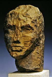 Ung nostalgisk jente (sandstein) av Julio Gonzalez
