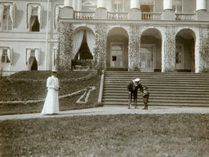 Tsarina Alexandra Fyodorovna med Tsarevich Alexei fra Russland, c1907-c1910.