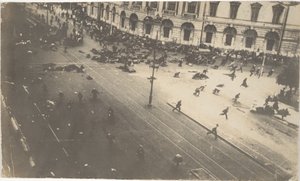 Regjeringstropper skyter mot demonstranter, 4. juli 1917, 1917 av Karl Karlovich Bulla