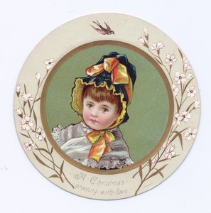 Et viktoriansk gratulasjonskort av en gutt med armen rundt en jente som ser på en bok, ca. 1880 av Kate Greenaway
