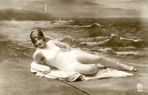 Kvinne i badedrakt, ca. tidlig på 1900-tallet (postkort) av David Mosé