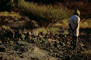 Fossiljegeren Kamoya Kimeu, lederen av hominidgjengen, 2008 (bilde) av Kenneth Garrett