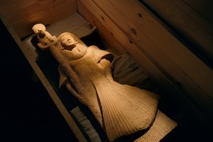 Sandsteinsstatue av Nebre som fanebærer for den løvehodede krigsgudinnen Sekhme…, 2002 (bilde) av Kenneth Garrett