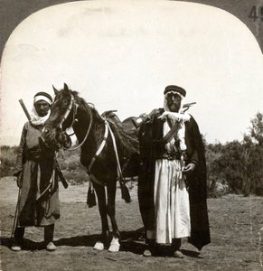 En sjeik og livvakten hans, Syria, 1900-tallet.