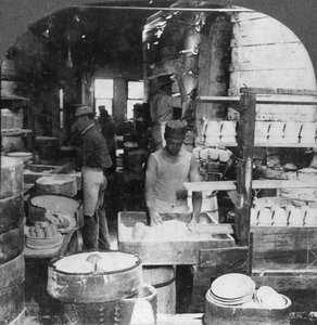 Fyring av servise i Noted Pottery Centre, Trenton, New Jersey, USA, tidlig på 1900-tallet av Keystone View Company