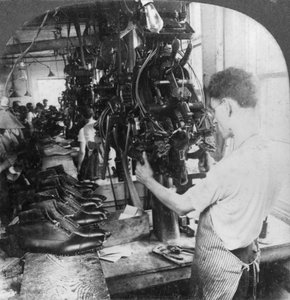 Varige maskinformingssko i skofabrikk, Lynn, Massachusetts, USA, tidlig på 1900-tallet