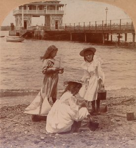 Spille på stranden c1900 av Keystone View Company