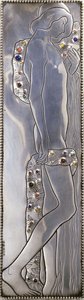 Innfelt panel av en hvitmalt Wiener Werkstatte enkeltseng som viser en naken androgyn figur (detalj), ca. 1904 (sølv, lapis lazuli, månesteiner, malakitt, koraller, tre) av Koloman Moser