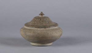 Eske med lokk, Silla-dynastiet, 55 BC-935 (steintøy)