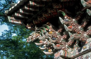 Sŏgwang-sa-tempelet, Kosan County, Kangwon-provinsen, Nord-Korea, detalj av taket (bilde) av Korean School