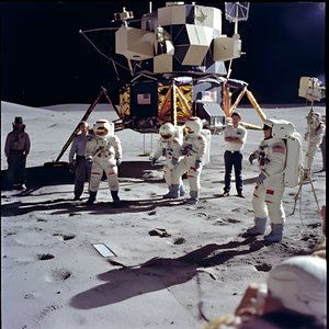 Gruppe mennesker med TV-kamera for å vise det falske Apollo 11-prosjektet 1