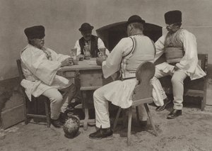 Romania: Poiana-Sibiului, nyter et glass vin (s/hv-bilde) av Kurt Hielscher