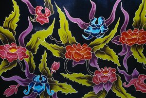 Sarong-stoff dekorert med blomstermotiver, øya Moorea, Society Islands, Fransk Polynesia (den franske republikkens oversjøiske territorium), detalj av Amadeo (after) Modigliani