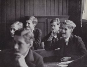 Den lettere siden av læring, en avdeling i New Schools, Eton (s/hvitt-bilde) av Laszlo Moholy-Nagy