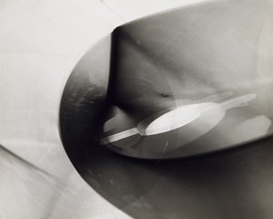Uten navn av Laszlo Moholy-Nagy