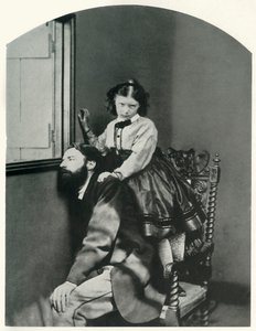 Ved vinduet, ca 1860-tallet, 1948. av Lewis Carroll