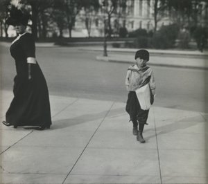 Gutt med avis, Washington, D.C. av Lewis Wickes Hine