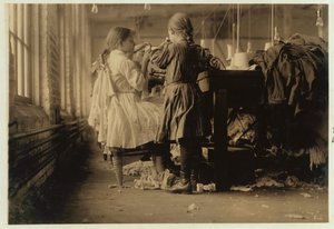 Barnetraveler og looper i Loudon Hosiery Mills, Tennessee, 1910 av Lewis Wickes Hine